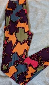NWOT LULAROE ABSTRACT ONE SIZE LEGGINGS.
